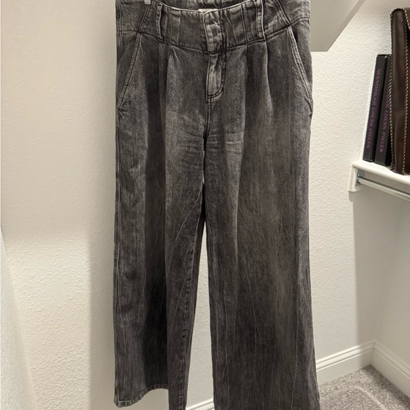 Alice + Olivia Anders Low Rise Faded Wide Leg Jeans - Picture 4 of 8